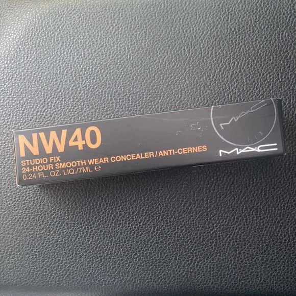 π MAC NW40 Studio Fix 24-Hour Smooth Wear Concealer NW40 | Brand New In Box - Picture 2 of 7